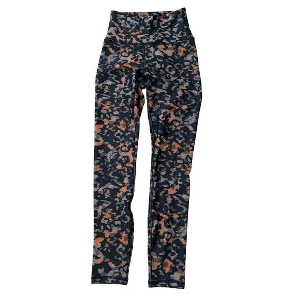 NWT Fabletics Ultra High Waisted Legging Wild Camo Coldweather Size S/6 - Picture 1 of 6